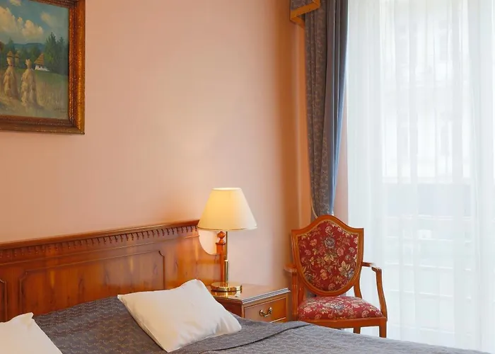 Отель Bristol 4*